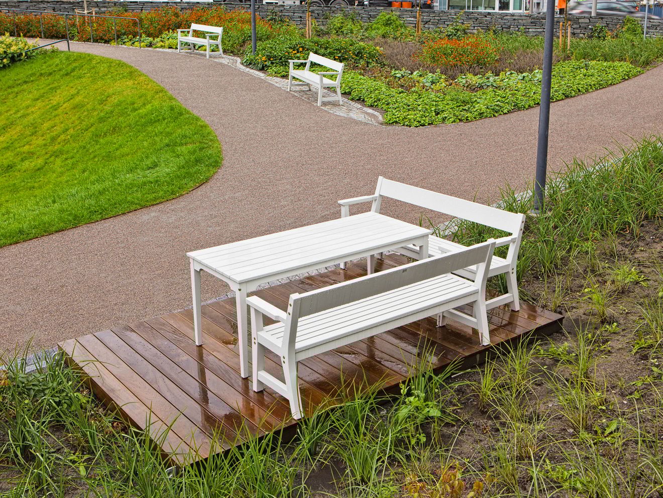 Деревянная скамья с подлокотниками Nola Industrier VEJBY ARCH-00115489 - Вид №1