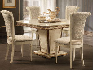 Квадратный стол для гостиной