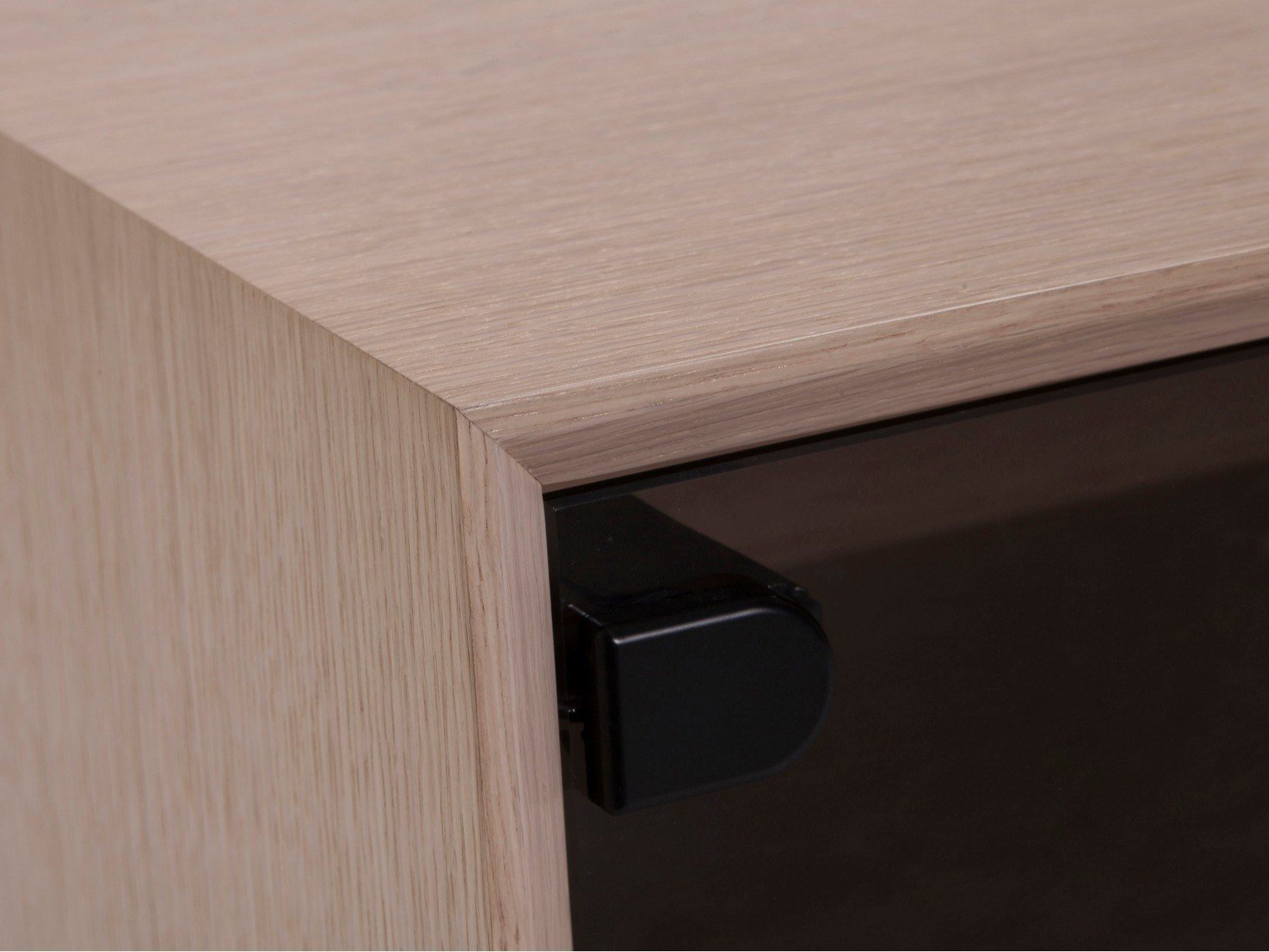 Шкаф для телевизора из шпона со стеклянными дверцами Duvivier Canapés JEAN ARCH-00033746 - Вид №11