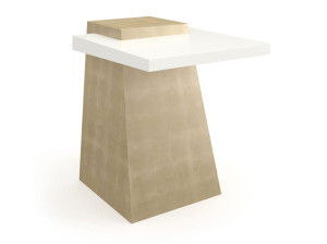 Высокий деревянный прямоугольный журнальный столик