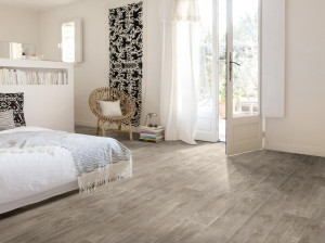 Нескользящий виниловый пол с эффектом дерева