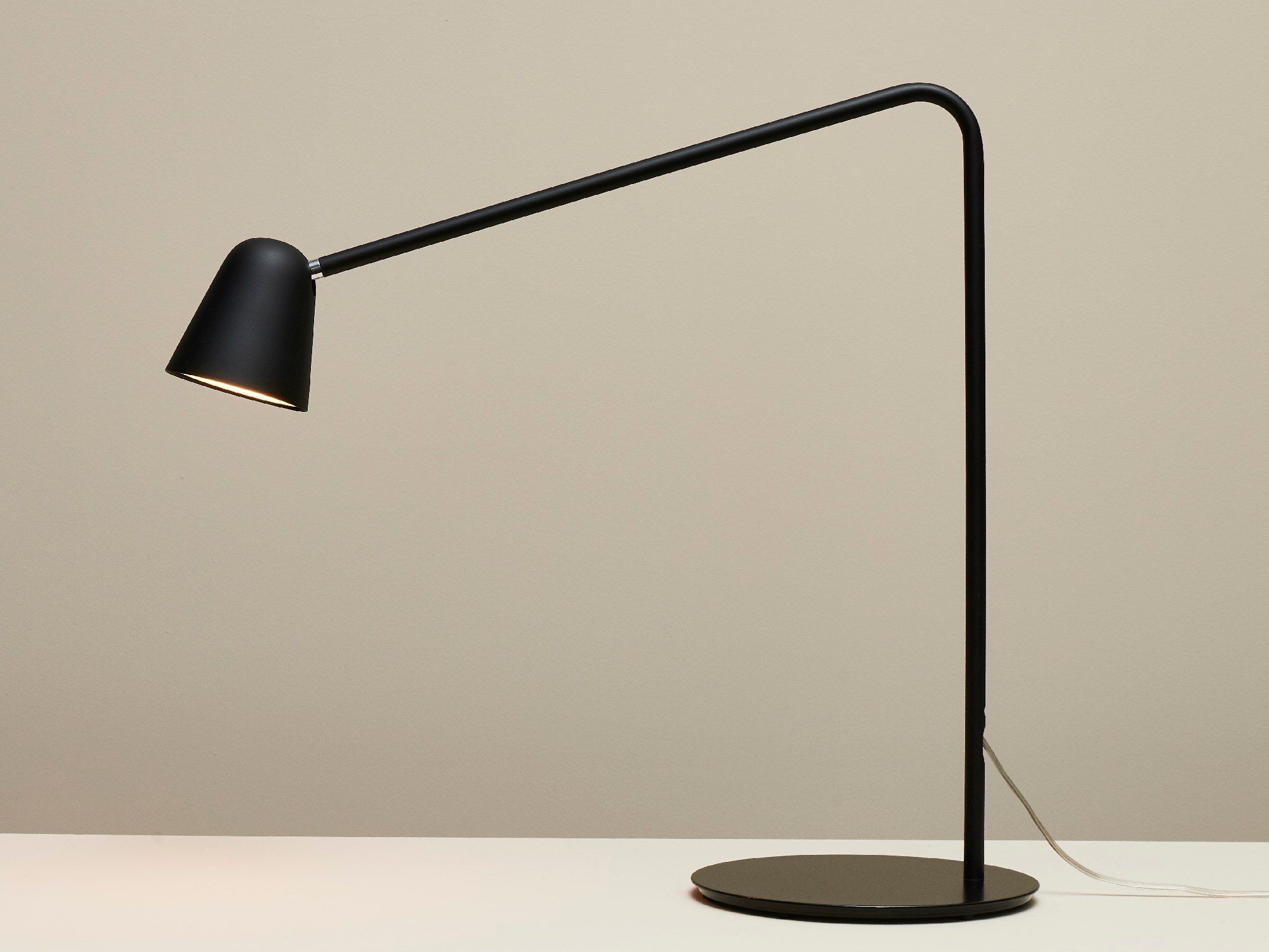 Стальная регулируемая светодиодная настольная лампа Formagenda Chaplin ARCH-00064240 - Вид №4