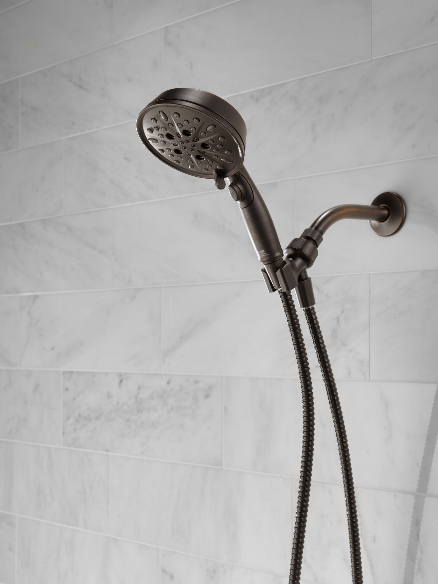 Ручной душ H2O 1,75 галлона в минуту, 7 режимов Delta Faucet 75723RB - Вид №10