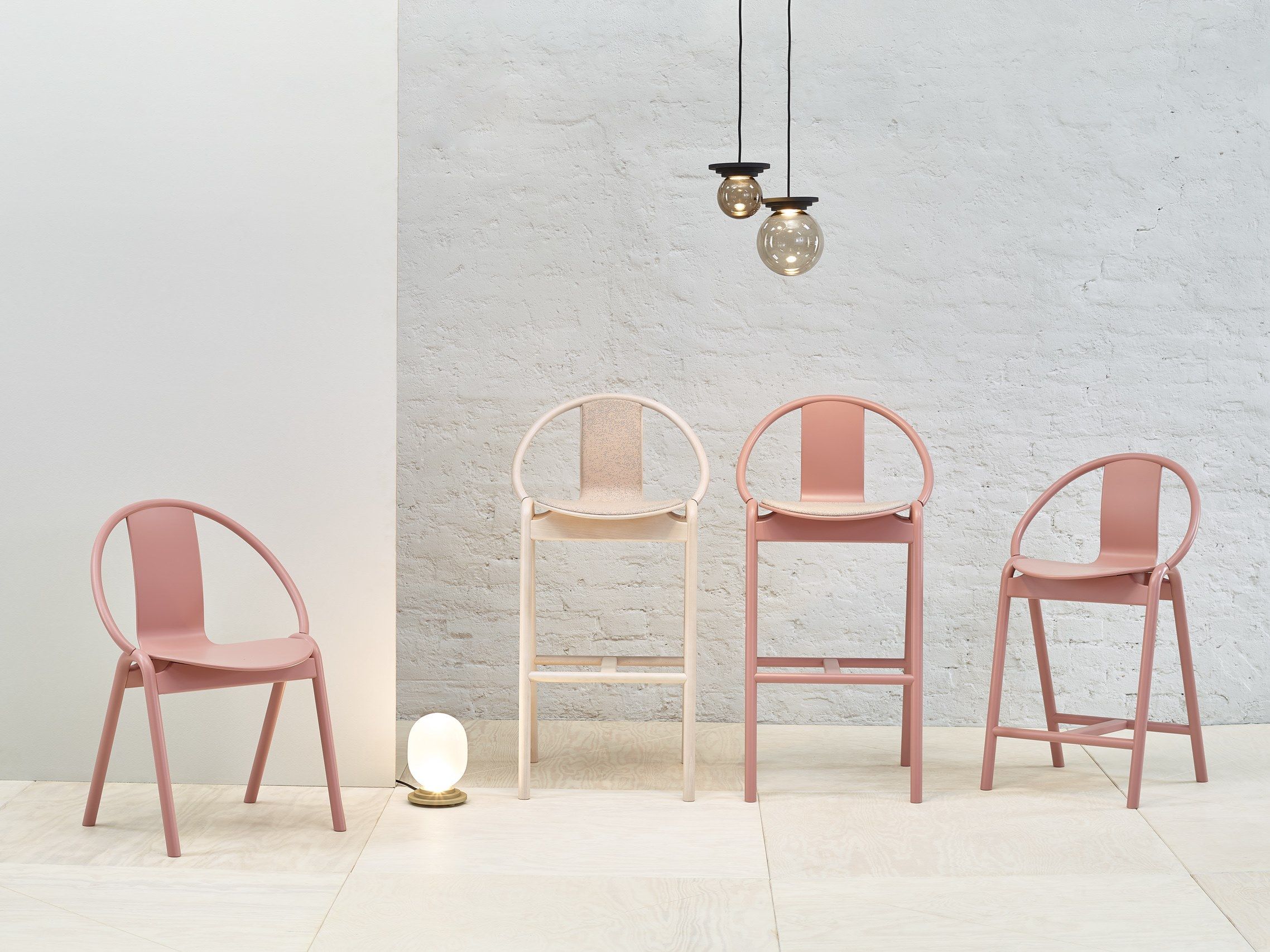 Высокий мягкий стул со спинкой TON AGAIN ARCH-00025874