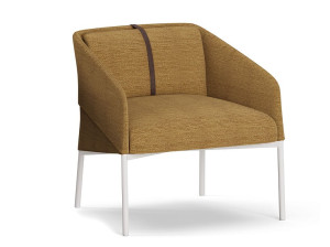 Тканевое кресло с подлокотниками