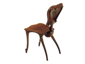 Стул из массива дерева