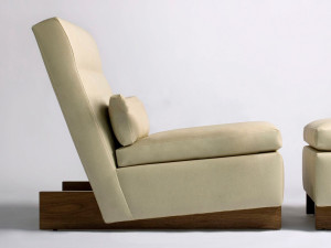 Кожаное кресло без подлокотников