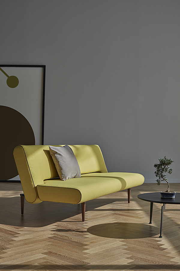 Диван Unfurl с ножками из темного дерева и черной рамой, жёлтый Innovation Living UNFURL554 - Вид №4