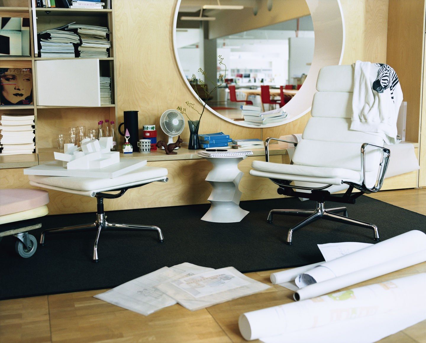 5 спиц подлокотник кожаный поворотный операционный офисный стул VITRA Eames Soft Pad Group ARCH-00124733 - Вид №4