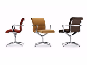 4-спицевое кожаное офисное кресло