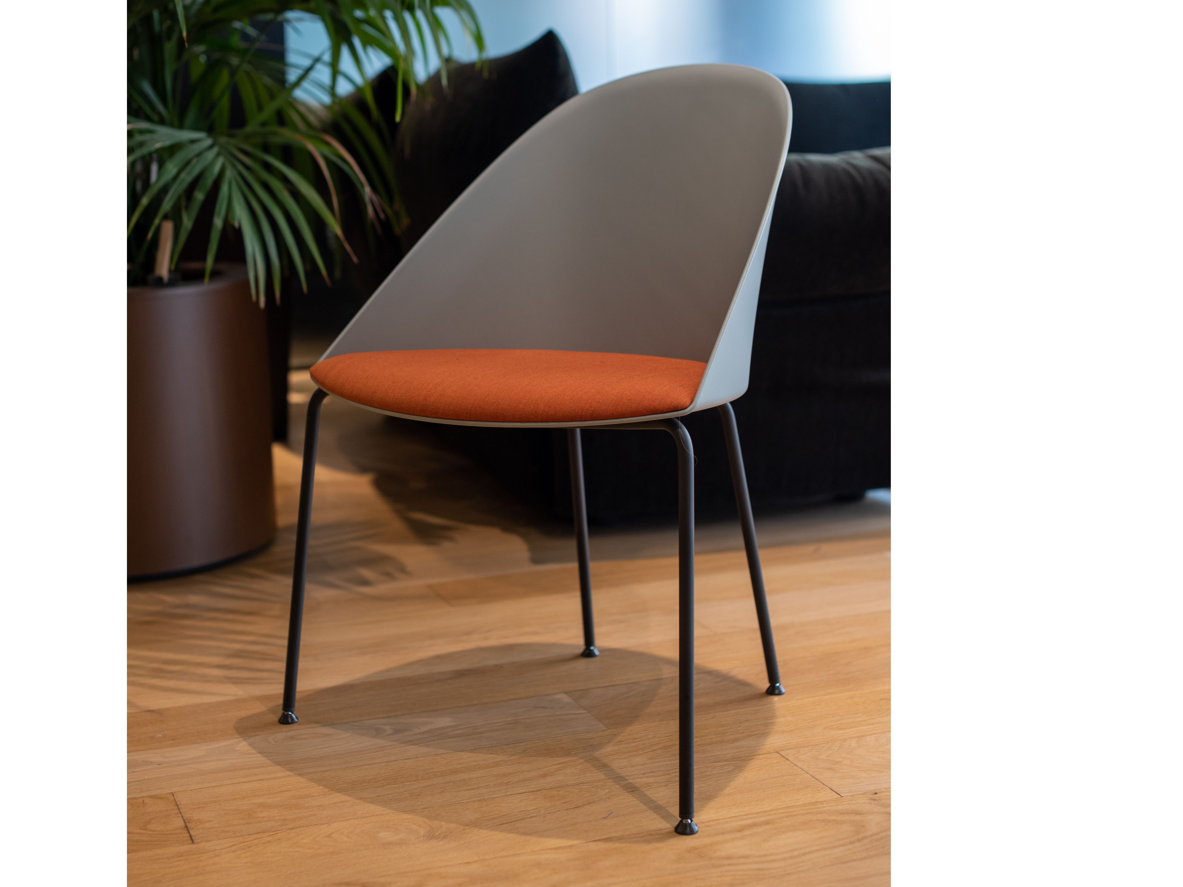 Стул из полипропилена с мягким сиденьем In Stock Arper ARCH-00045586