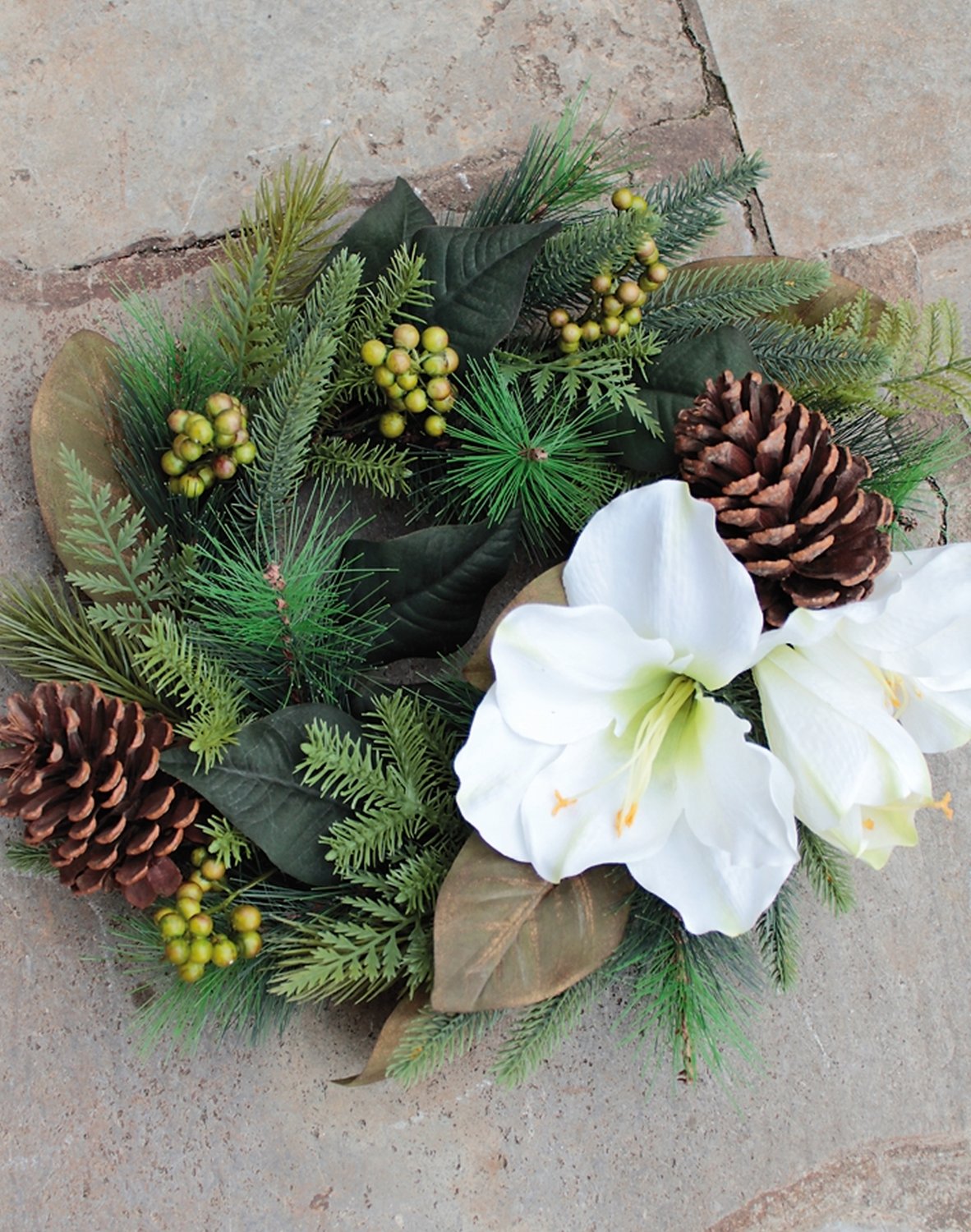 1466 778 a3 Искусственный венок 'Амариллис / ель / шишки / ягоды', Ø 40 см, бежево-белый H-andreas 