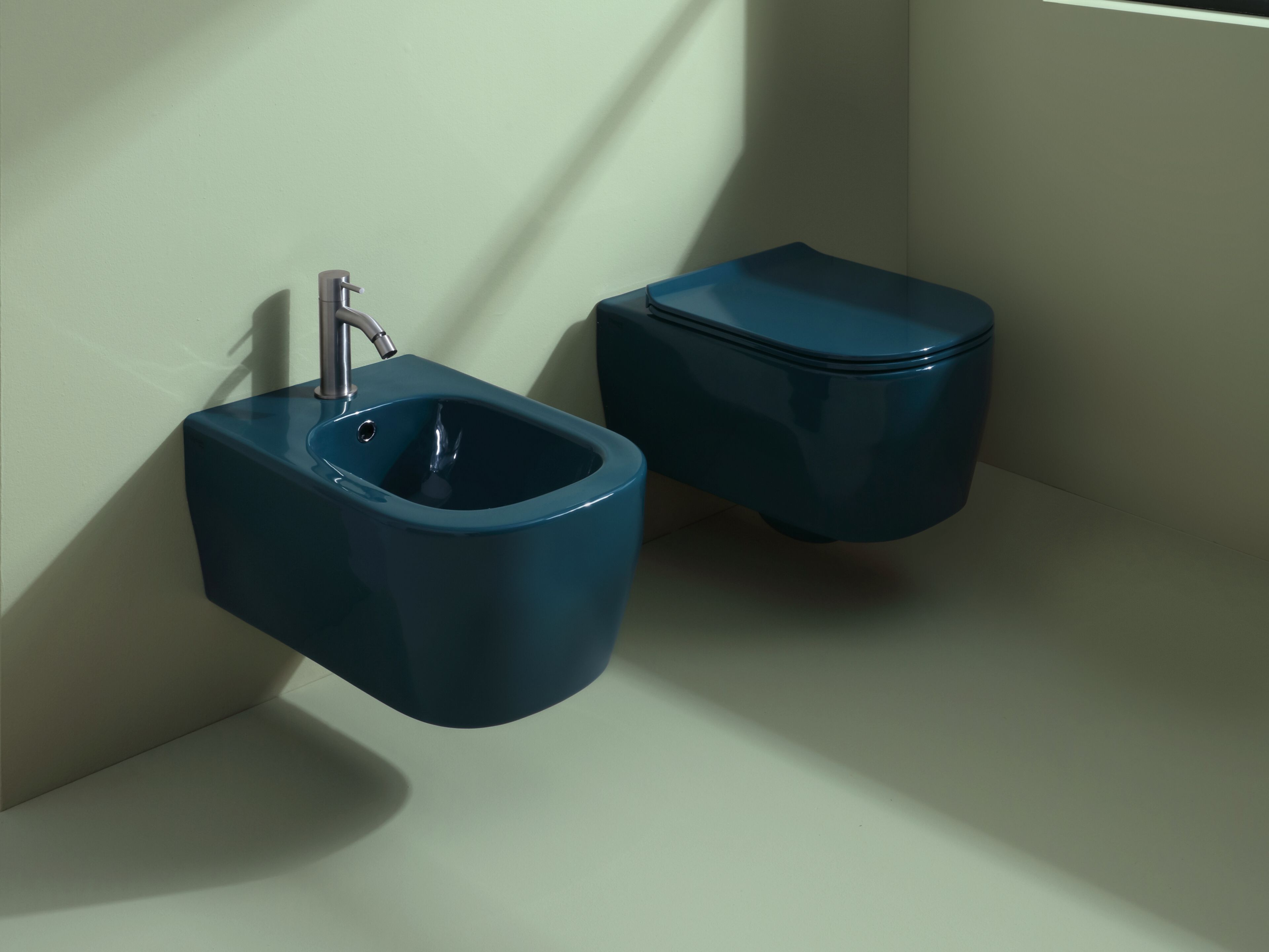 Туалет висит в витрине без бриды Olympia Ceramica все evo ARCH-00070302 - Вид №1