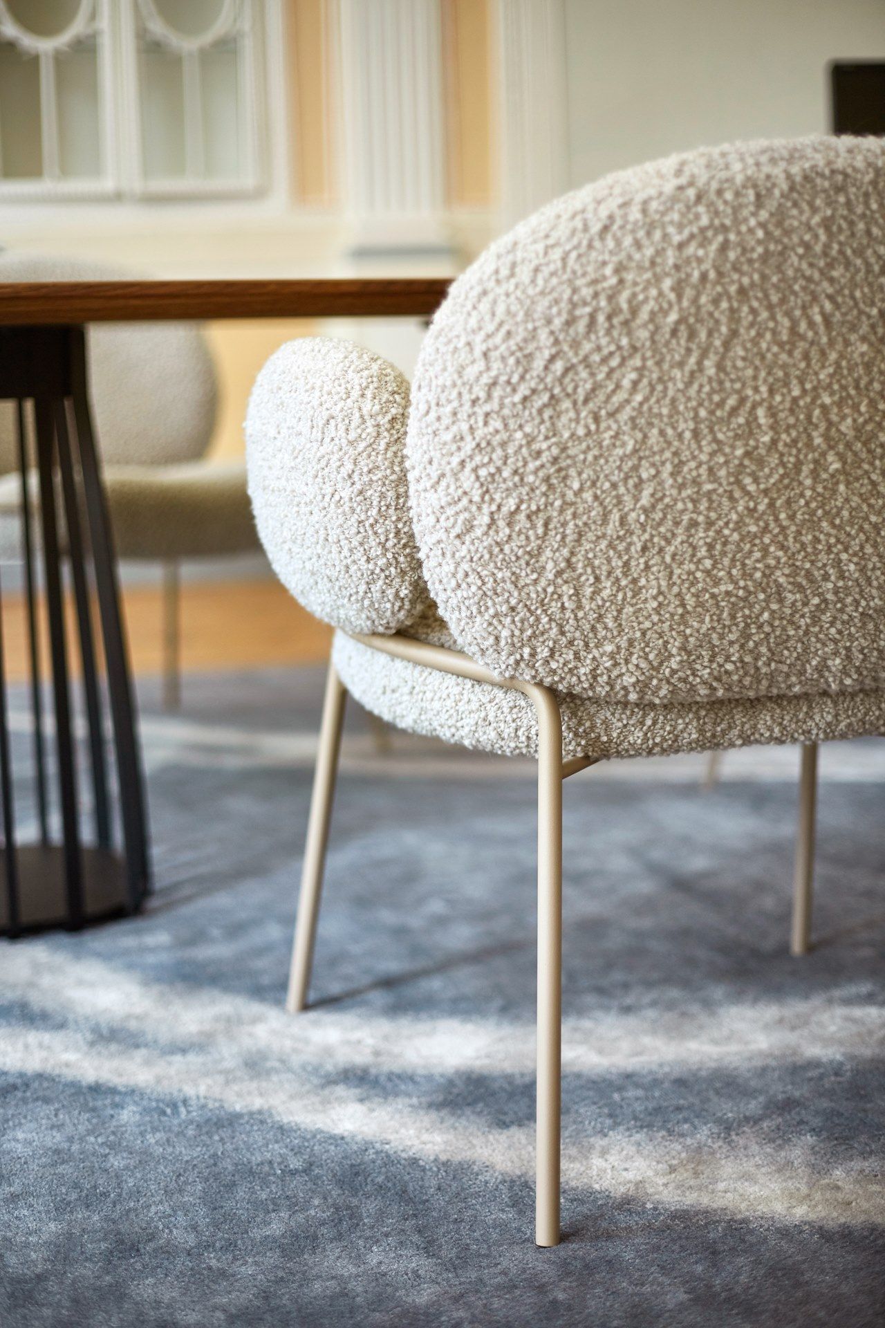 Мягкий тканевый стул с подлокотниками Freifrau Nana ARCH-00128110 - Вид №9