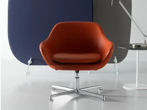 Quinti Sedute Поворотное кожаное кресло с 4-мя спицами и подлокотниками Manta