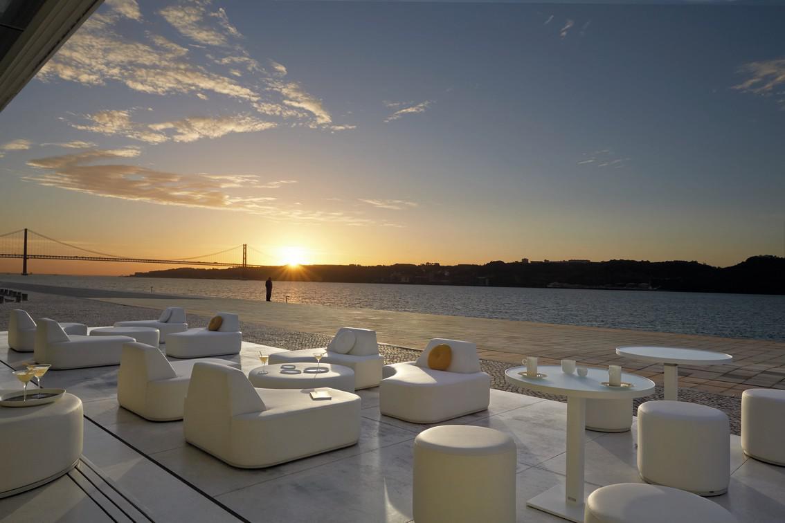 Стол для отдыха / подставка для ног 104 nautic leather white Manutti Moon Island MNST425 - Вид №7