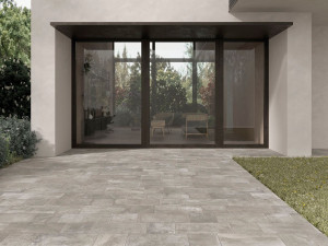 Напольный пол из керамогранита с эффектом камня