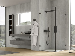 Стеклянная угловая душевая кабина с распашной дверью