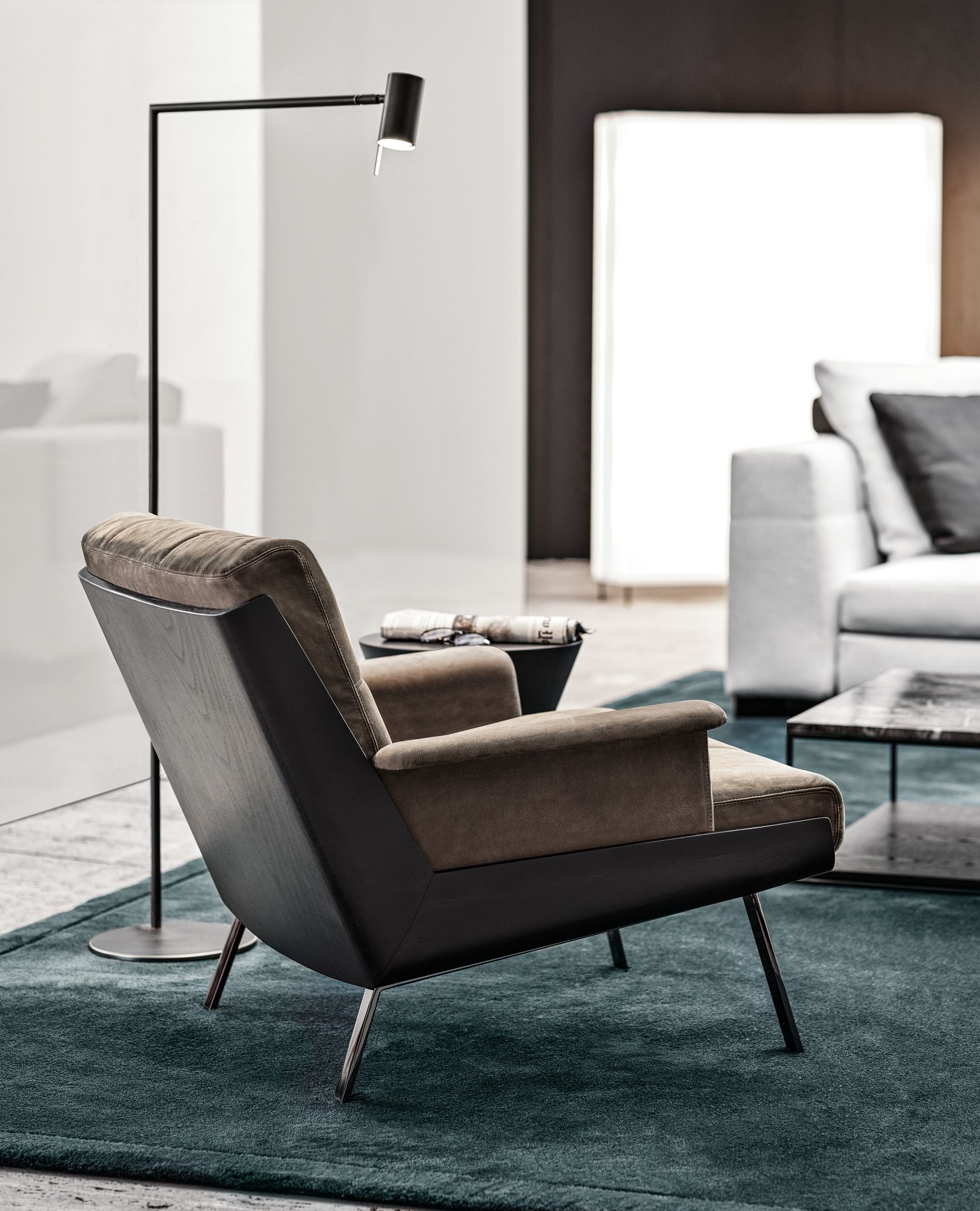 Кожаное кресло с деревянным корпусом с подлокотниками Minotti Daiki ARCH-00062004 - Вид №1