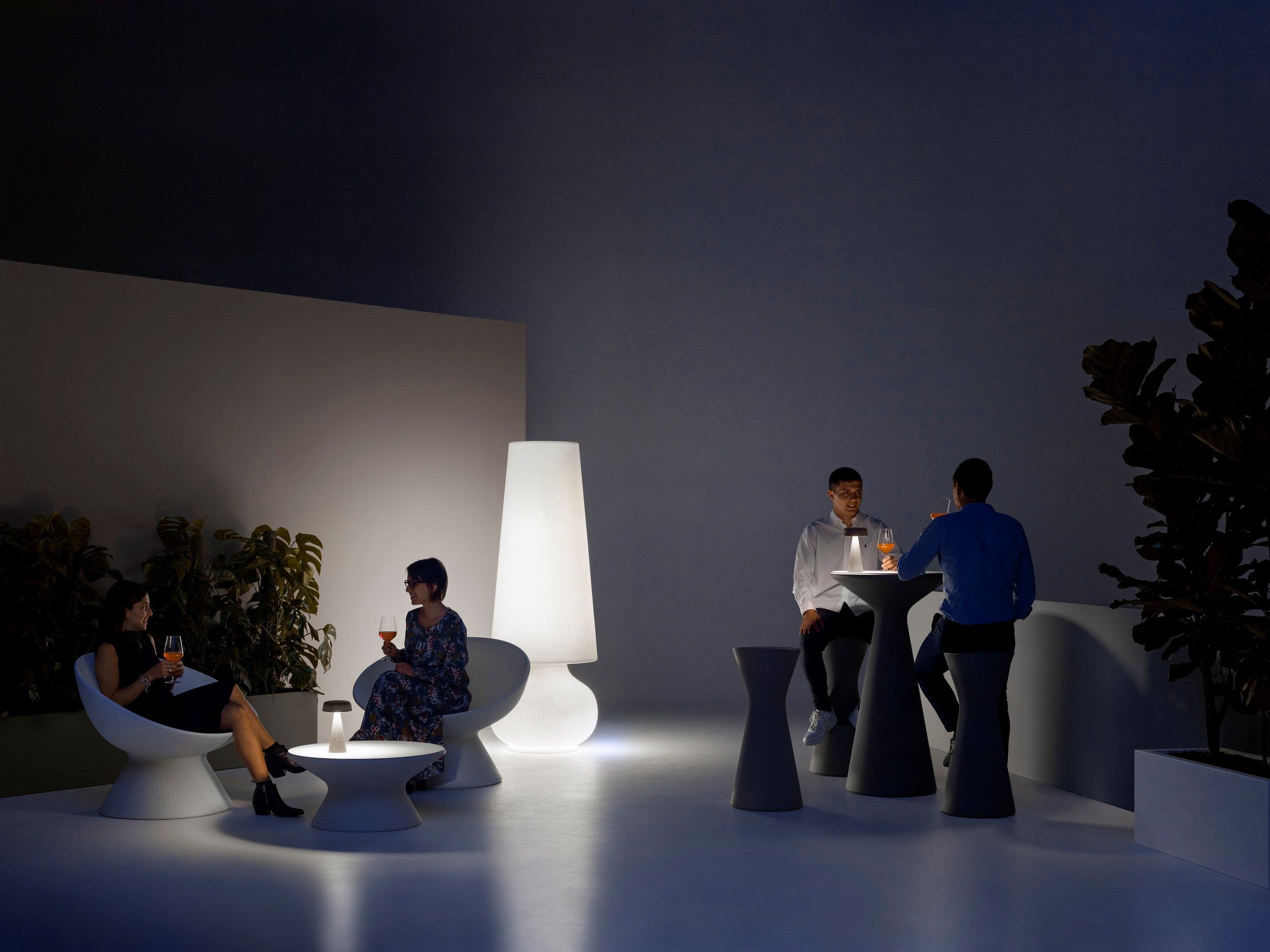 Круглый стол из полиэтилена PLUST Fade ARCH-00022756 - Вид №9