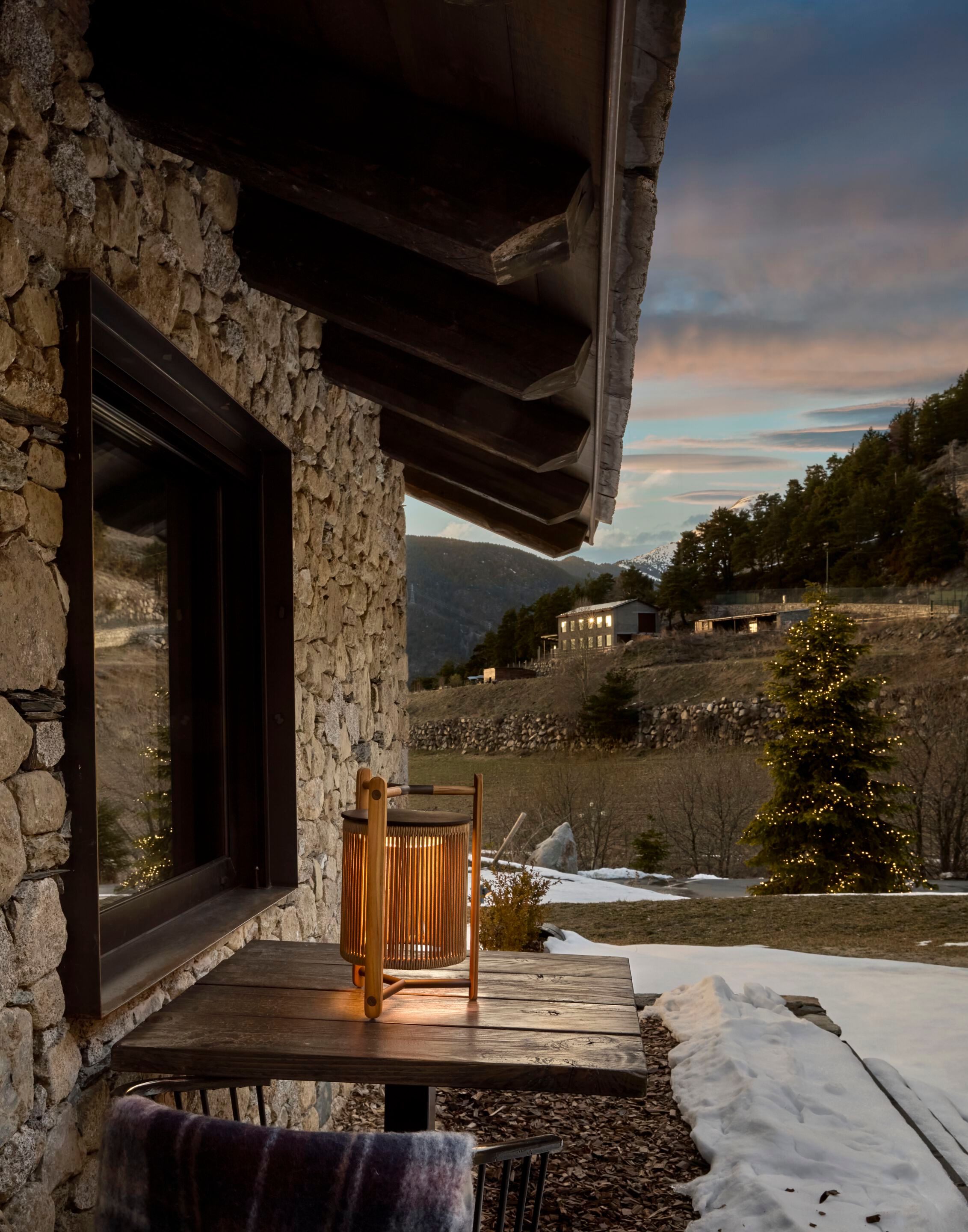 Светодиодная настольная лампа из тикового дерева с USB-зарядкой Bover Kando ARCH-00153236 - Вид №6