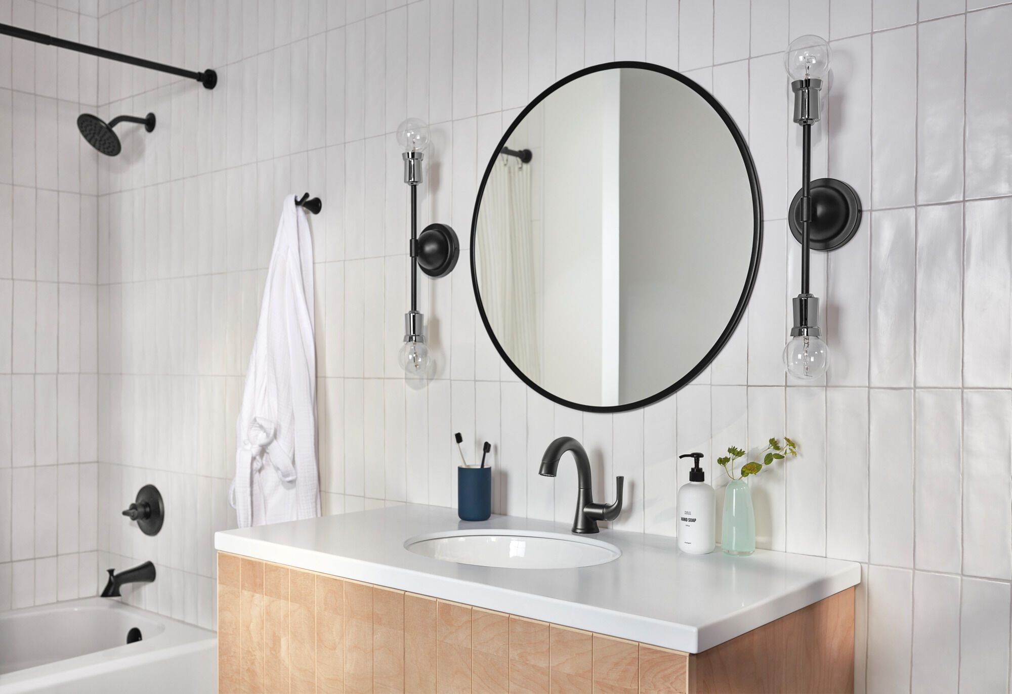 73335-BL Крючок для халата Delta Faucet Kayra Матовый черный - Вид №2