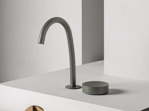 Смеситель для раковины с 2 отверстиями