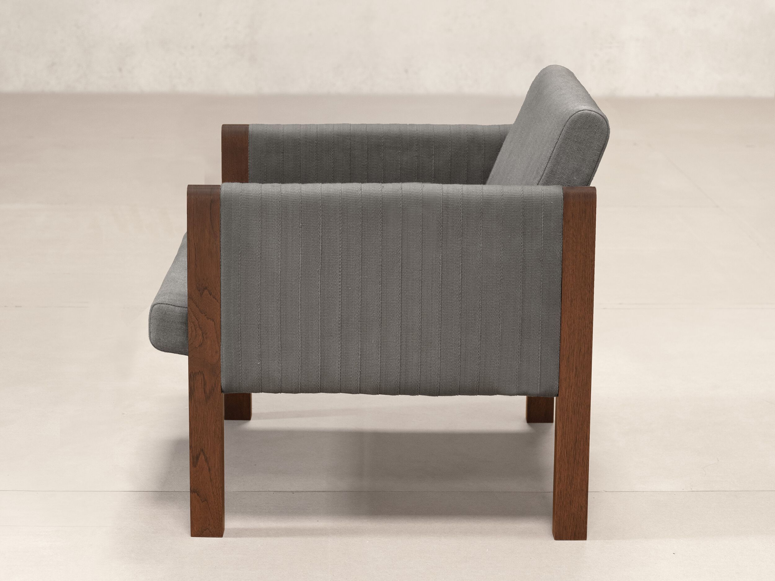 Тканевое кресло с подлокотниками Phantom Hands Niwar ARCH-00150328 - Вид №2