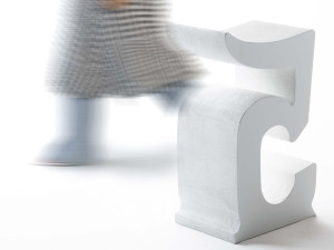 Лакированный бетонный стул