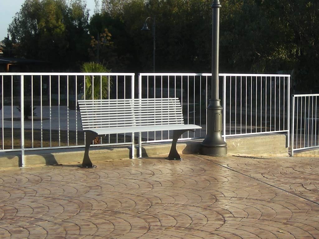 Стальная скамья со спинкой EUROCOMITALIA современная мебель ARCH-00088646 - Вид №1