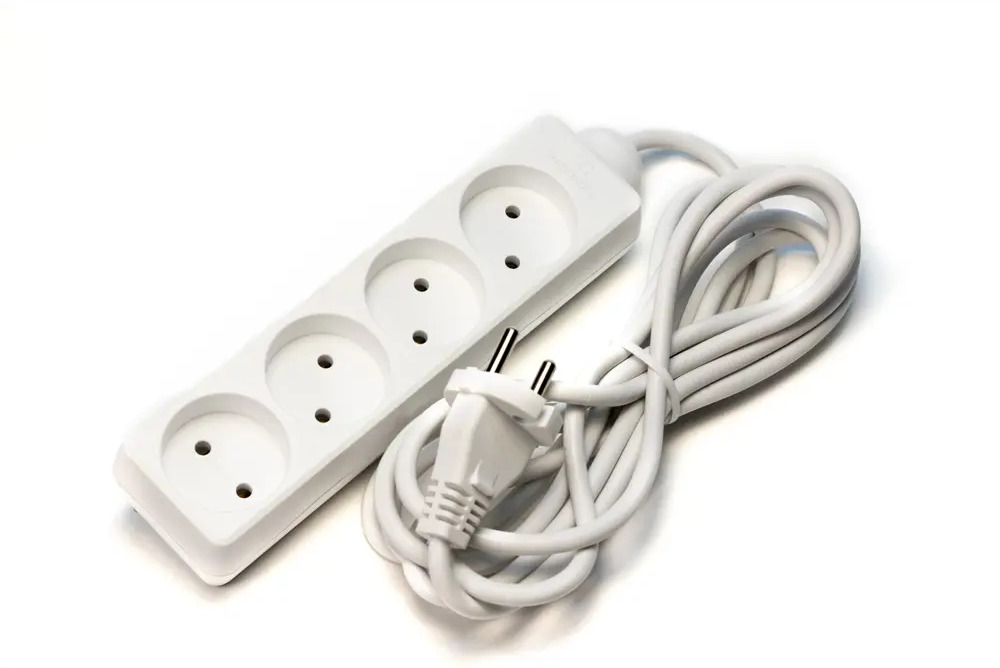 Удлинитель ЗАЩИТА ПРО на 4 розетки с защитой от перегрузки 2200 Вт 83061717