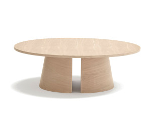 Деревянный низкий журнальный столик