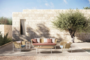 Алюминиевый и деревянный овальный низкий садовый столик