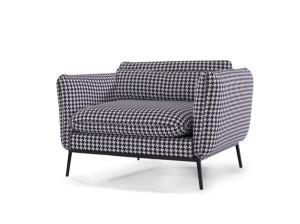 Тканевое кресло с подлокотниками