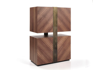 Деревянный барный шкаф