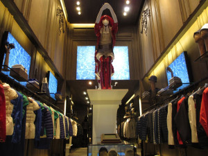 Алюминиевая и тканевая система для оформления магазинов