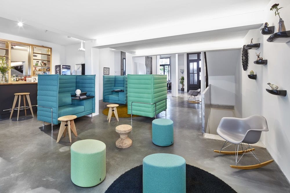 Мягкое тканевое кресло-качалка с подлокотниками VITRA Eames Plastic Chair ARCH-00023828 - Вид №8