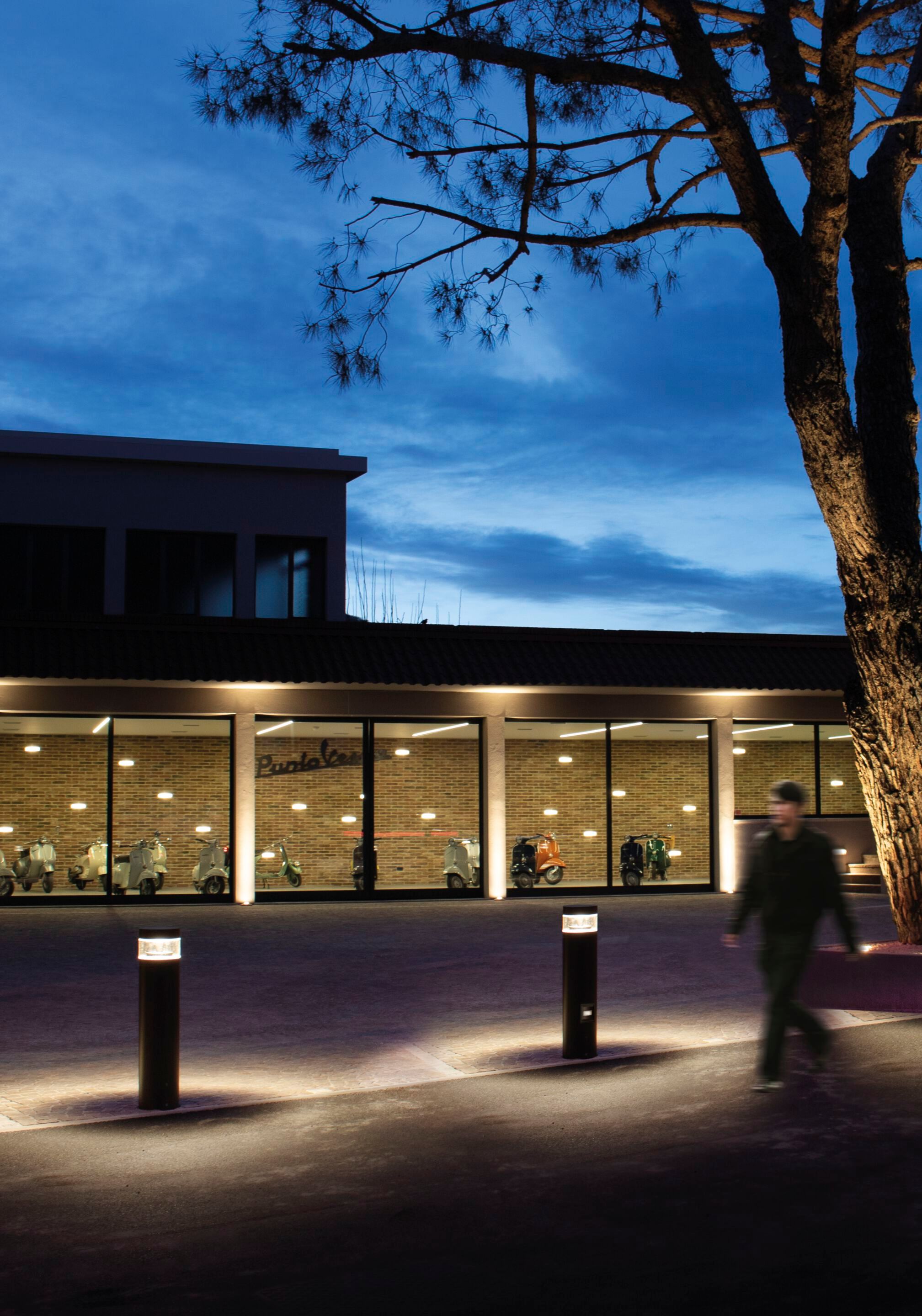 Литой алюминиевый светодиодный светильник с датчиком движения SIMES Ikonic ARCH-00081250 - Вид №3