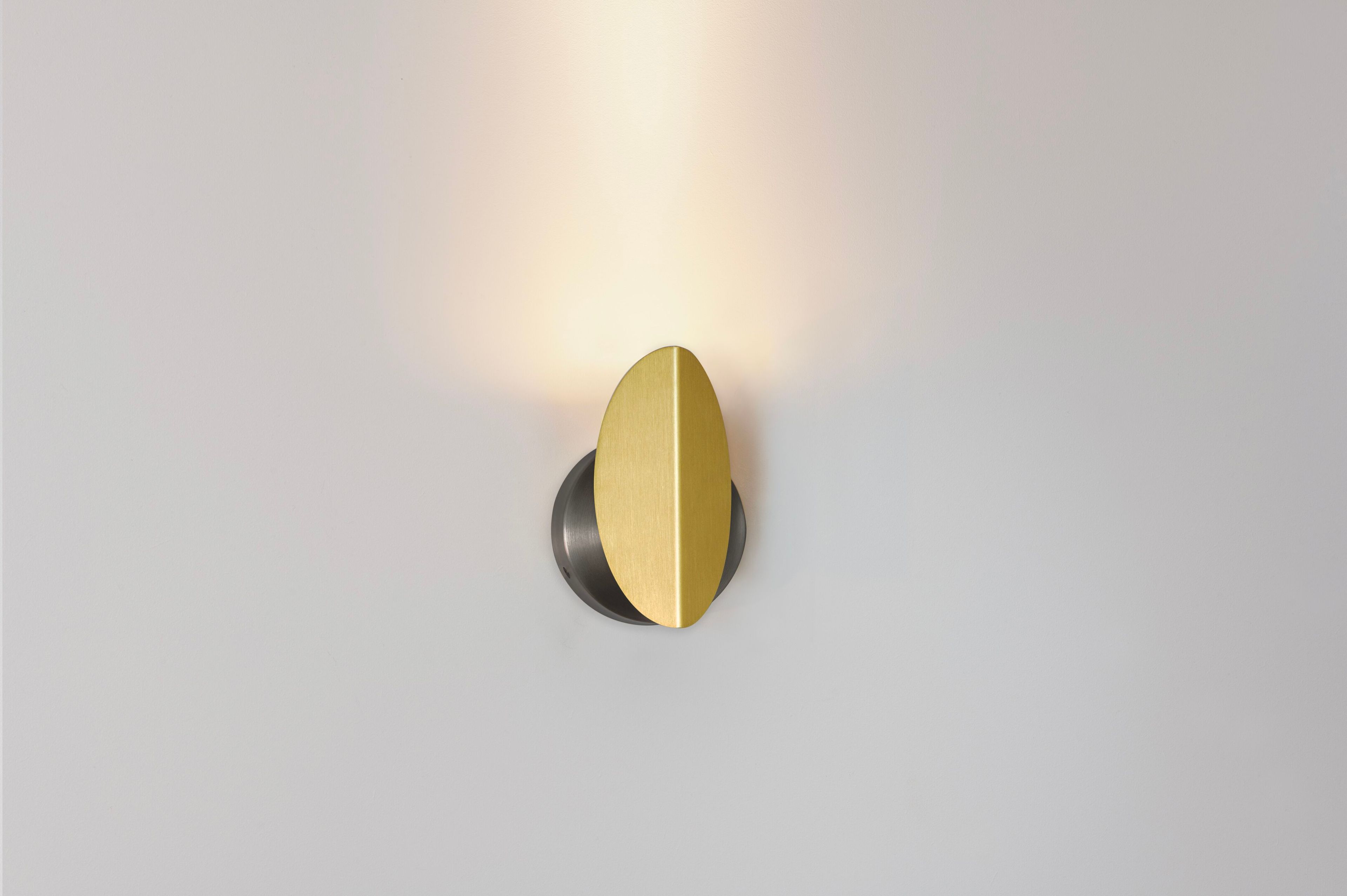 Латунный светодиодный настенный светильник CVL Luminaires Pirouette ARCH-00029238 - Вид №6