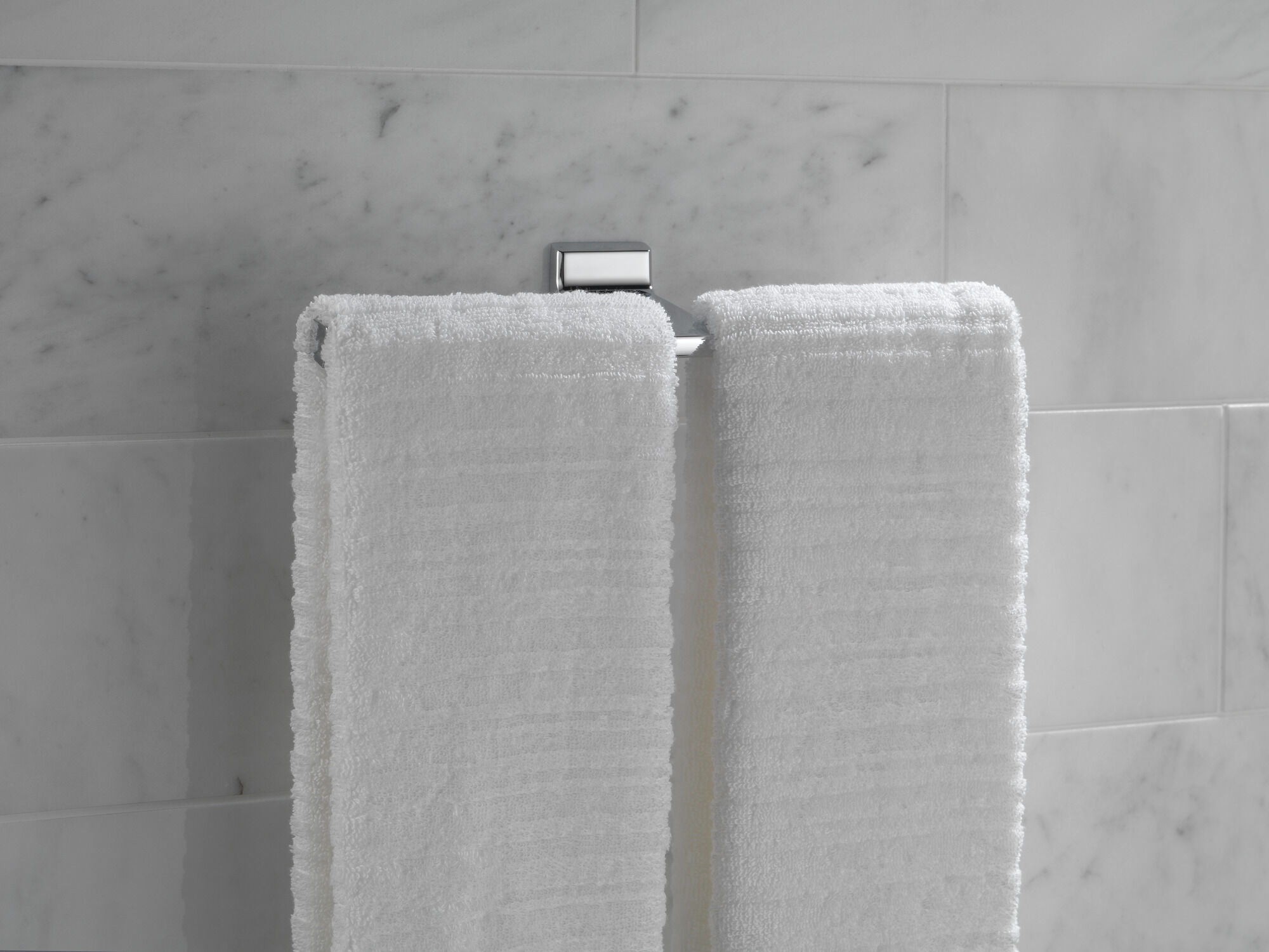 79955-KS Двойной держатель ткани Delta Faucet Pivotal Черный нержавеющий  - Вид №15