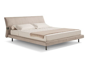 Кожаная двуспальная кровать с мягким изголовьем