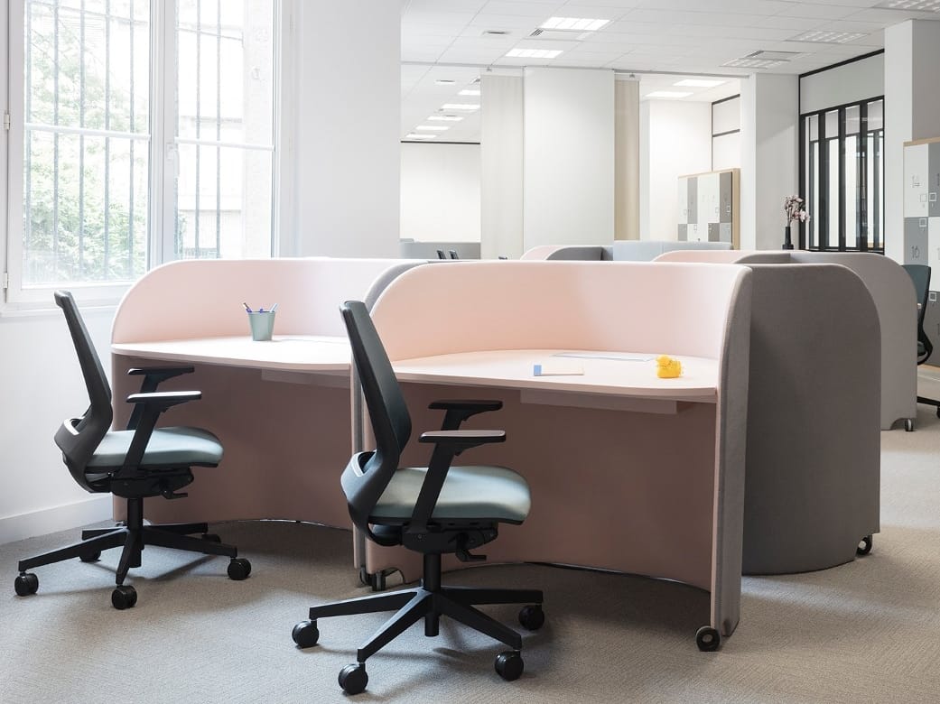 Стол на колесах со звукопоглощающими перегородками Cider Edition ROLLING DESK ARCH-00096489