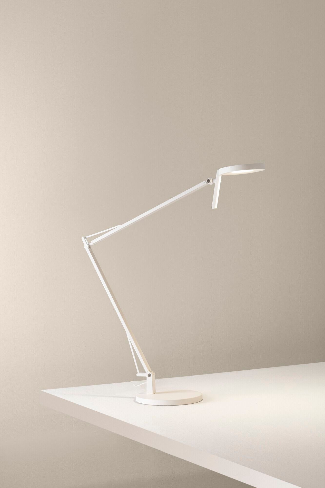 Регулируемая стальная светодиодная настольная лампа LedsC4 MACA ARCH-00001117 - Вид №1