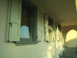 CARMINATI SERRAMENTI Окно дерево-бронза Alu 90 bronze