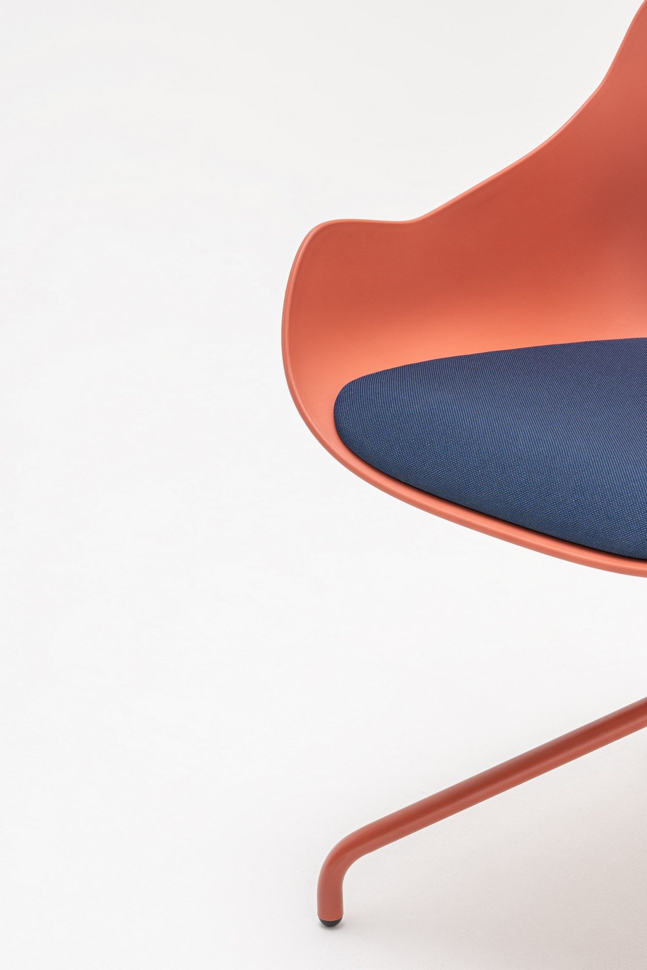 Вращающееся кресло из полипропилена со встроенной подушкой MDD Baltic ARCH-00118371 - Вид №8