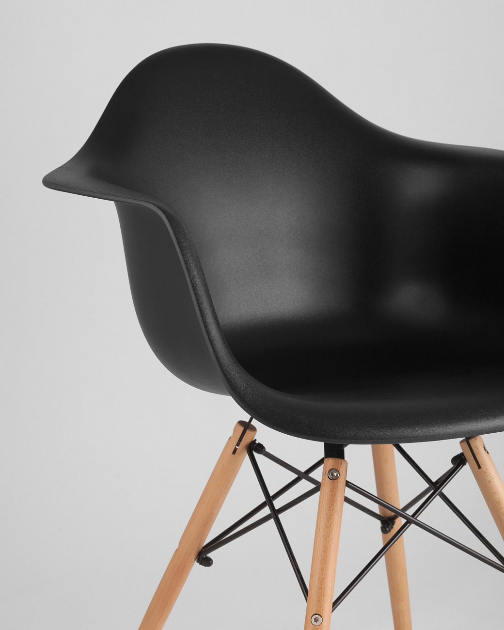 Кресло черное пластиковое с деревянными ножками Eames W EAMES EAMES DAW 00-3881988 Черный  - Вид №6