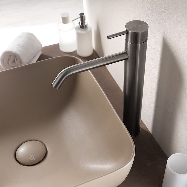 ONE010S Смеситель для раковины Linki ONE, Сатиновая сталь - Вид №1