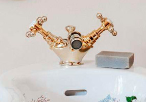 Gentry Home Смеситель для раковины мостик на 2 отверстия 200мм Mayfair Incalux GH102821 - Вид №1