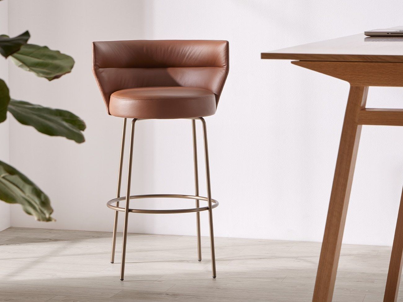 Высокий кожаный стул с подставкой для ног Punt Sena ARCH-00069404 - Вид №6