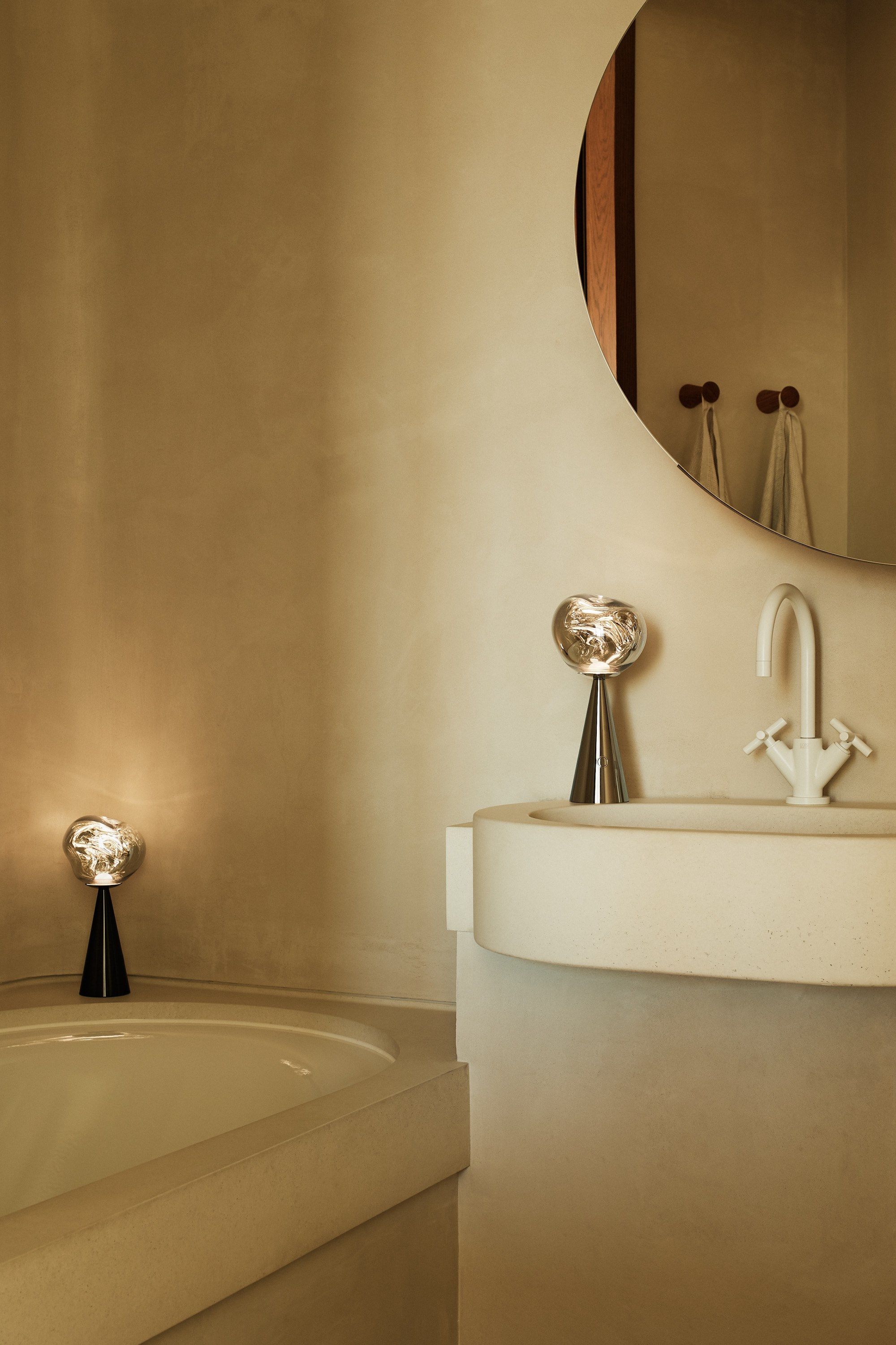 Светодиодная настольная лампа с батарейным питанием Tom Dixon Melt ARCH-00056851 - Вид №38